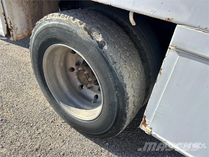 Chevrolet C4500 4x2 Fuel and Lube Truck Cysterna