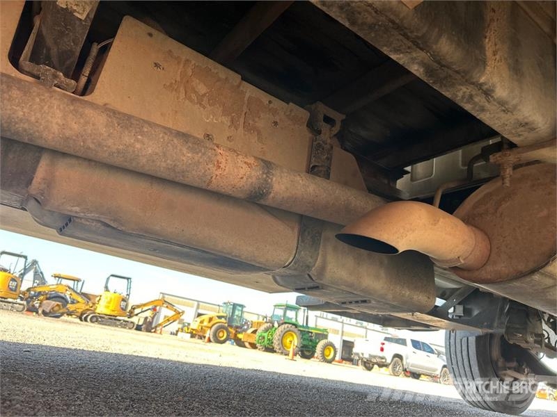 Chevrolet C4500 4x2 Fuel and Lube Truck Cysterna