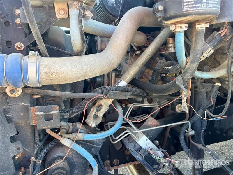 Chevrolet C4500 4x2 Fuel and Lube Truck Cysterna