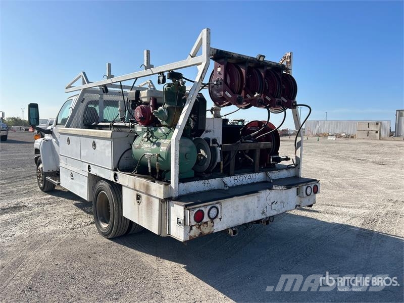 Chevrolet C4500 4x2 Fuel and Lube Truck Cysterna