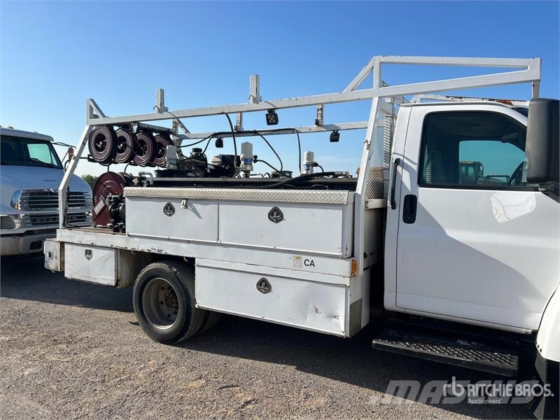 Chevrolet C4500 4x2 Fuel and Lube Truck Cysterna