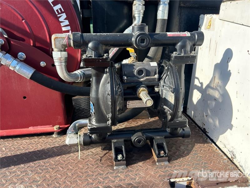 Chevrolet C4500 4x2 Fuel and Lube Truck Cysterna