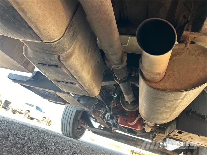 Chevrolet C4500 4x2 Fuel and Lube Truck Cysterna