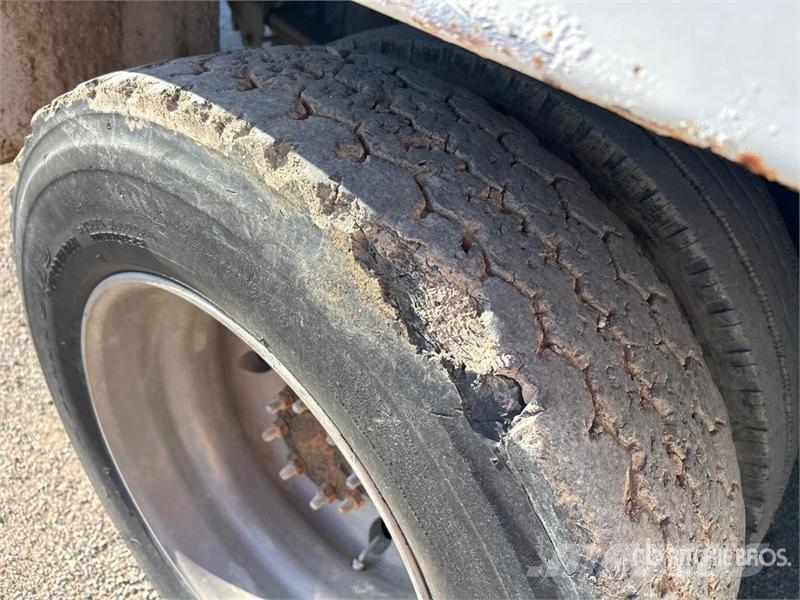 Chevrolet C4500 4x2 Fuel and Lube Truck Cysterna