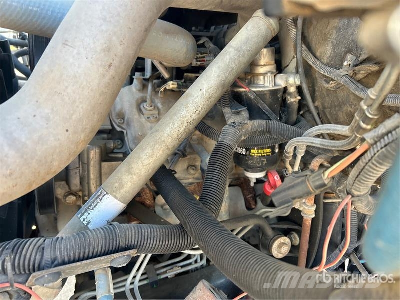 Chevrolet C4500 4x2 Fuel and Lube Truck Cysterna