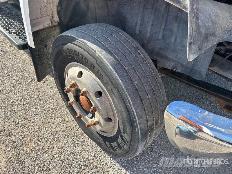 Chevrolet C4500 4x2 Fuel and Lube Truck Cysterna