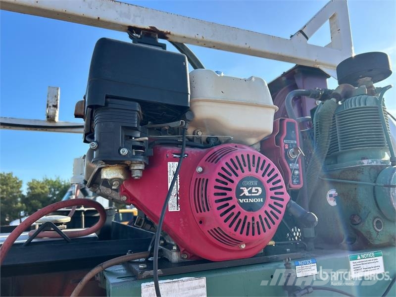 Chevrolet C4500 4x2 Fuel and Lube Truck Cysterna