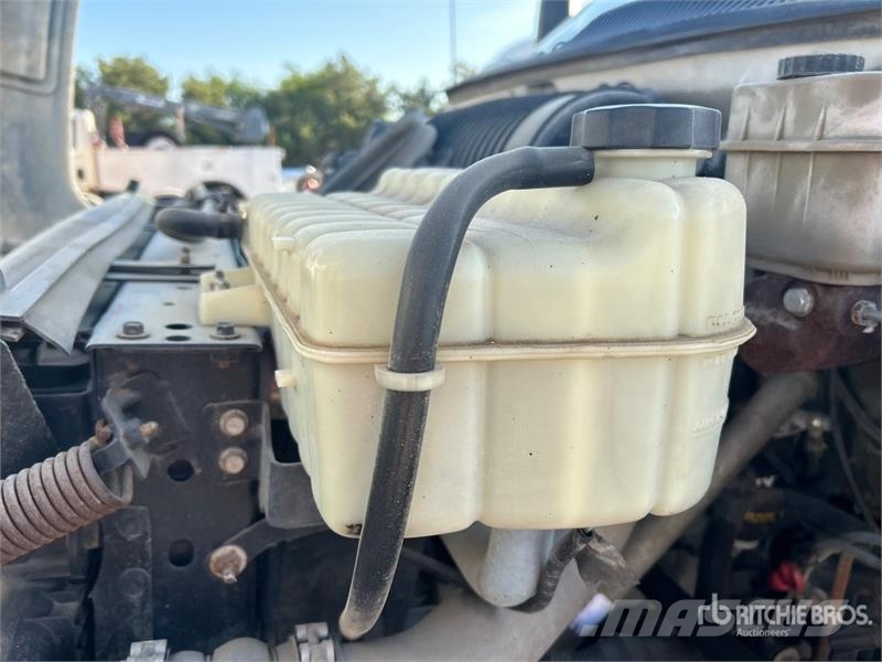 Chevrolet C4500 4x2 Fuel and Lube Truck Cysterna