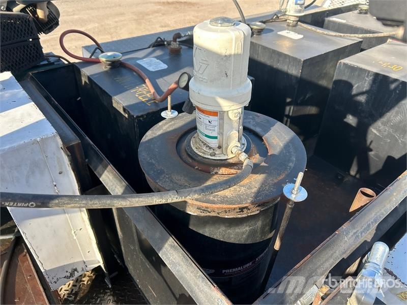 Chevrolet C4500 4x2 Fuel and Lube Truck Cysterna