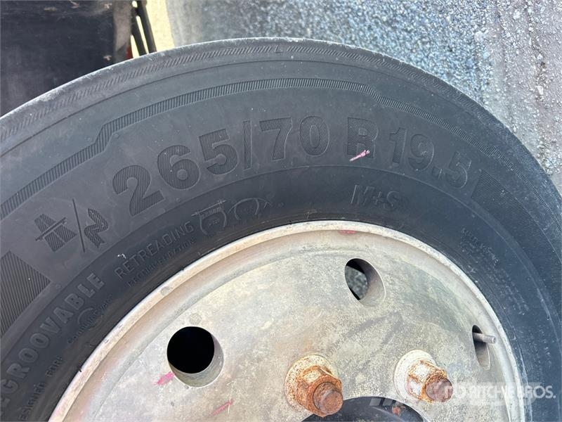 Chevrolet C4500 4x2 Fuel and Lube Truck Cysterna