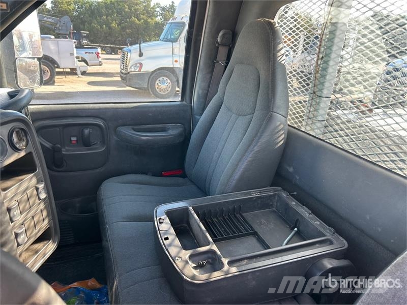 Chevrolet C4500 4x2 Fuel and Lube Truck Cysterna