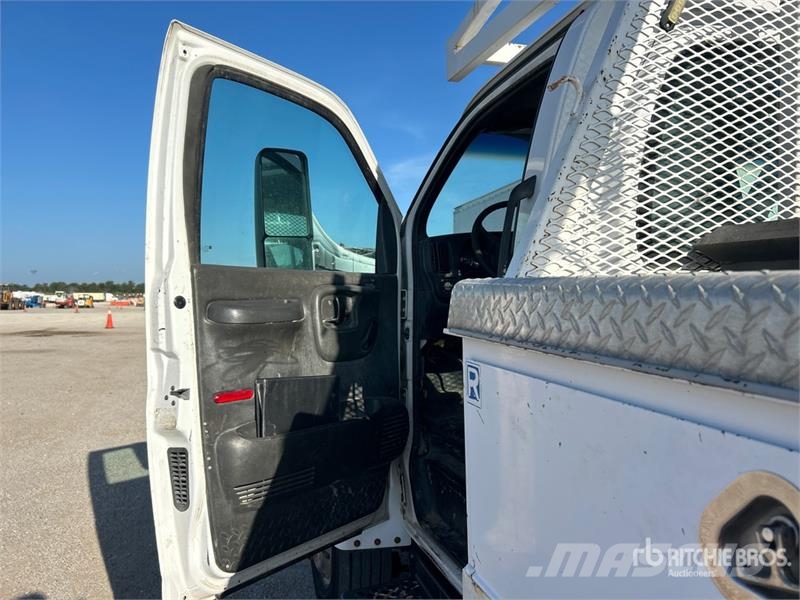 Chevrolet C4500 4x2 Fuel and Lube Truck Cysterna