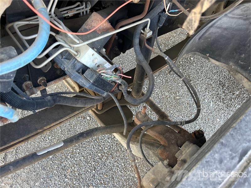 Chevrolet C4500 4x2 Fuel and Lube Truck Cysterna