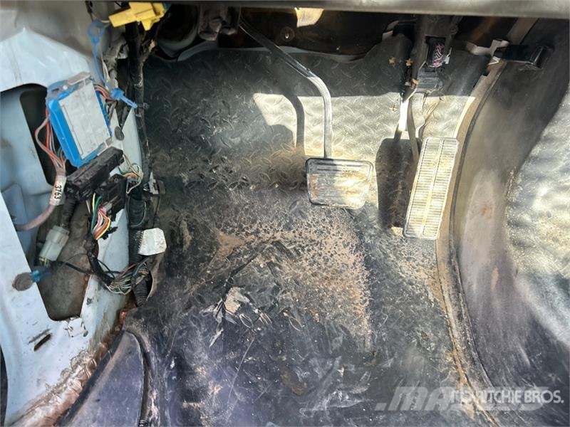 Chevrolet C4500 4x2 Fuel and Lube Truck Cysterna