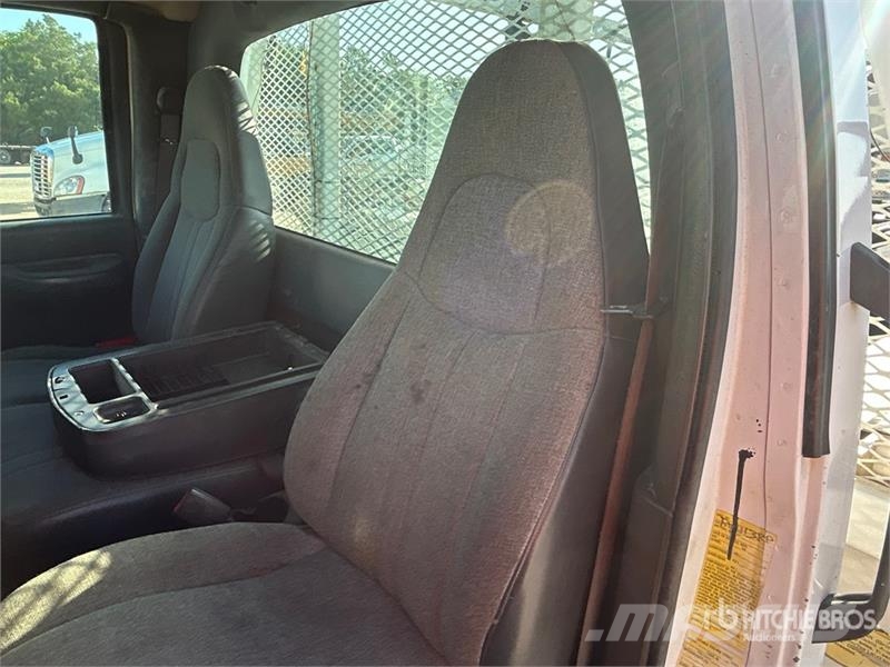 Chevrolet C4500 4x2 Fuel and Lube Truck Cysterna