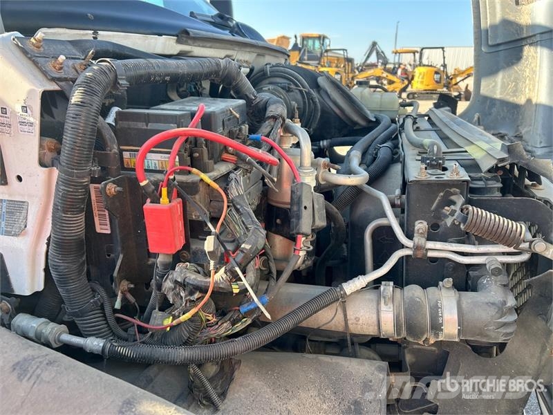 Chevrolet C4500 4x2 Fuel and Lube Truck Cysterna