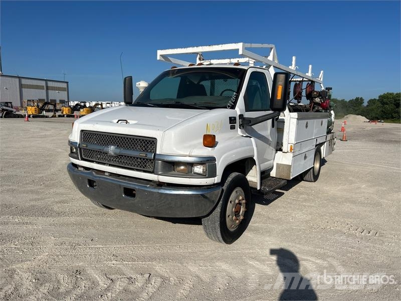 Chevrolet C4500 4x2 Fuel and Lube Truck Cysterna
