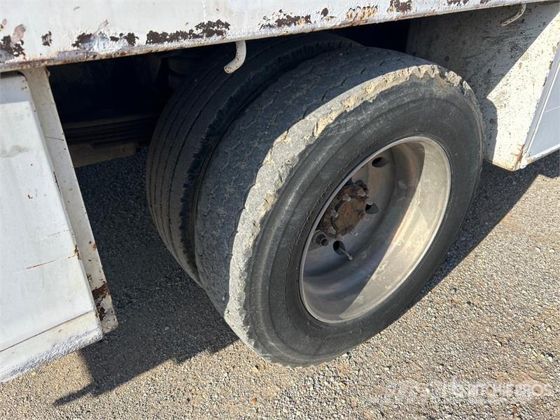 Chevrolet C4500 4x2 Fuel and Lube Truck Cysterna