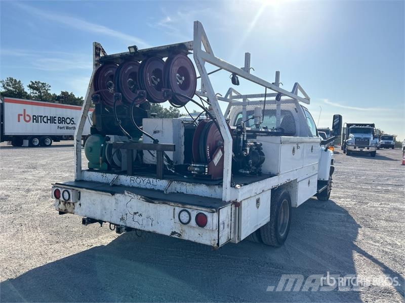 Chevrolet C4500 4x2 Fuel and Lube Truck Cysterna