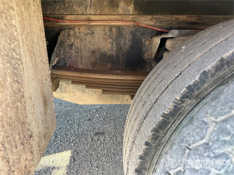 Chevrolet C4500 4x2 Fuel and Lube Truck Cysterna