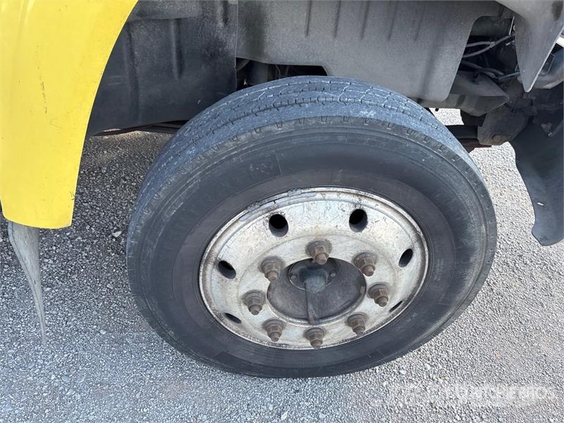 Chevrolet C5500 Tovornjaki zabojniki
