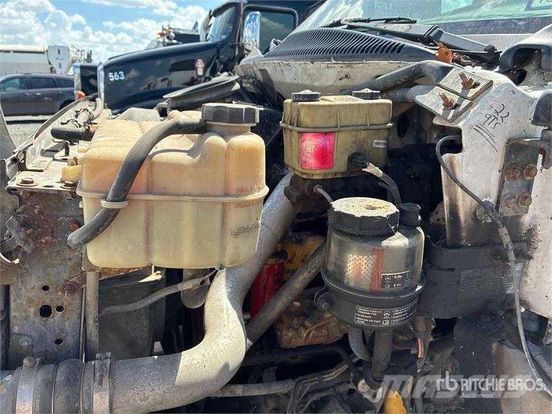Chevrolet C6500 4x2 Flatbed Truck Kamioni sa otvorenim sandukom