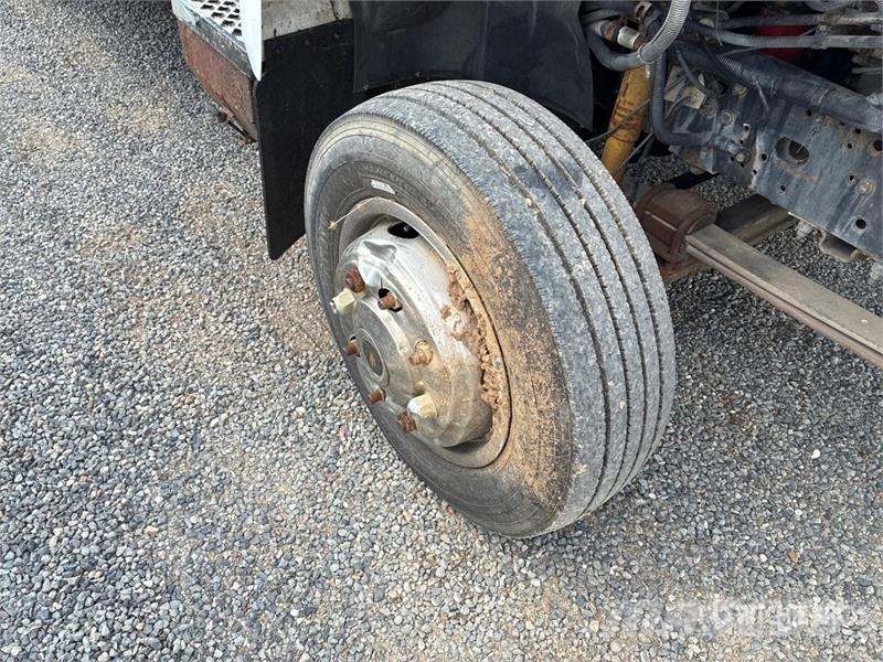 Chevrolet C6500 4x2 Flatbed Truck Kamioni sa otvorenim sandukom