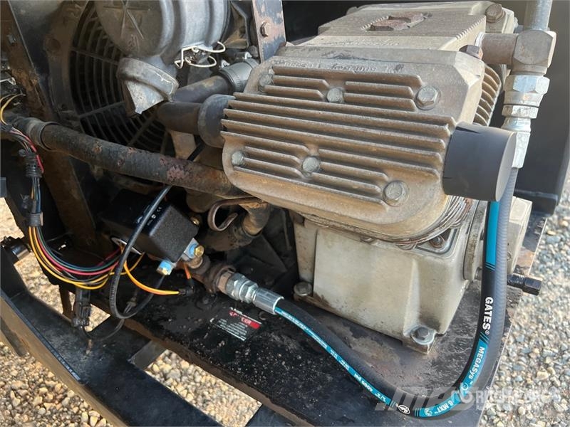 Chevrolet C6500 4x2 Lube Truck Tankbiler