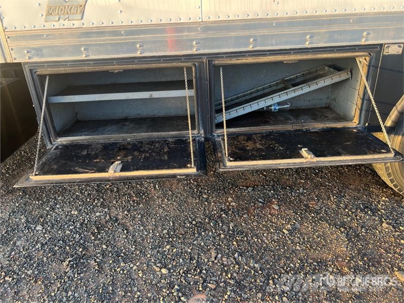 Chevrolet C6500 4x2 Lube Truck Tankbiler