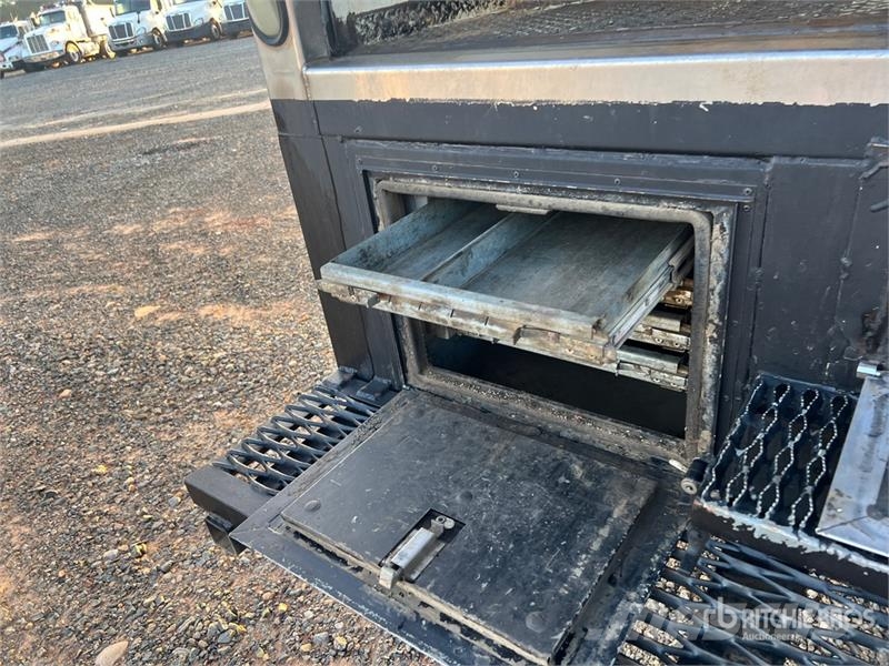 Chevrolet C6500 4x2 Lube Truck Tankbiler