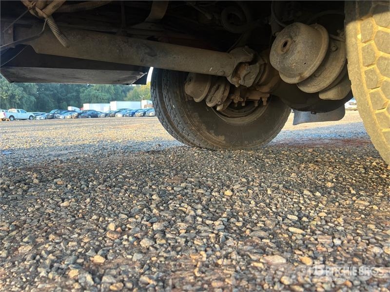 Chevrolet C6500 4x2 Lube Truck Tankbiler