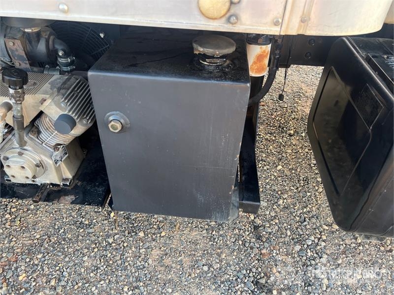 Chevrolet C6500 4x2 Lube Truck Tankbiler