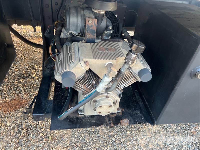 Chevrolet C6500 4x2 Lube Truck Tankbiler