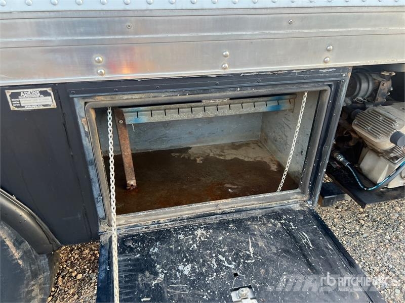 Chevrolet C6500 4x2 Lube Truck Tankbiler
