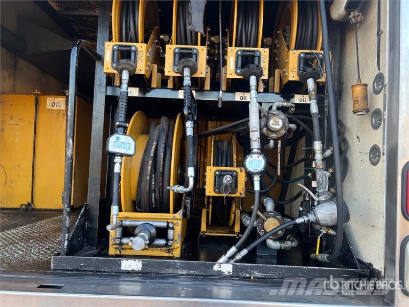 Chevrolet C6500 4x2 Lube Truck Tankbiler