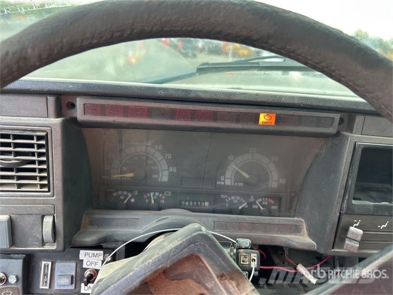 Chevrolet C7500 Поливальні машини