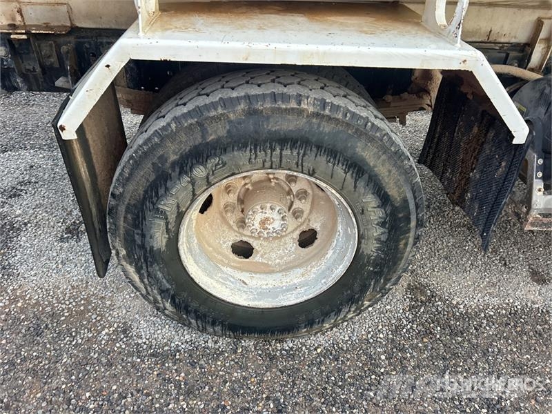 Chevrolet C7500 Поливальні машини