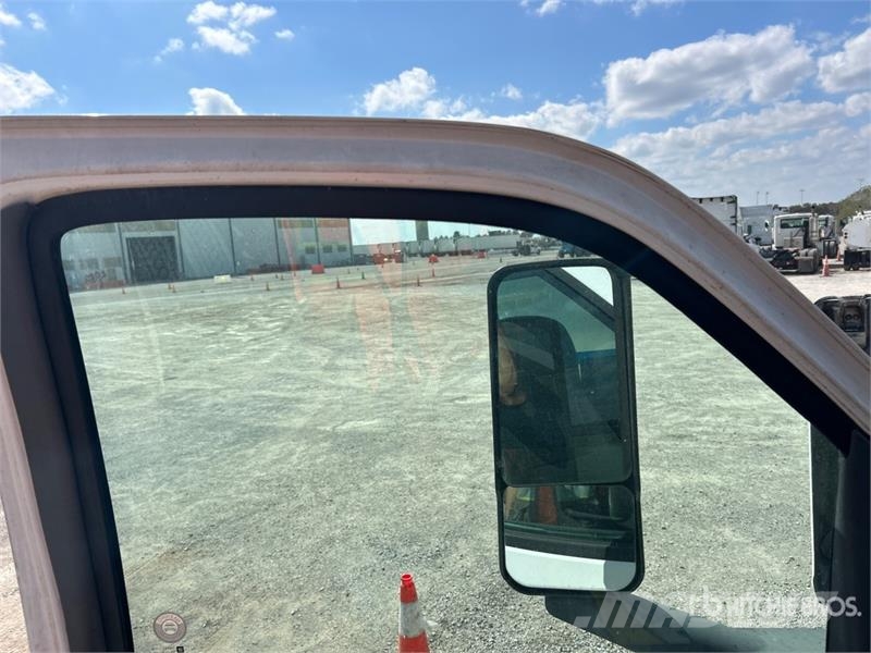 Chevrolet C7500 Кабини
