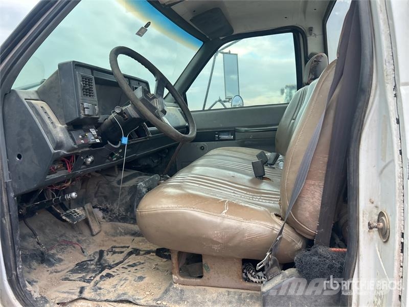 Chevrolet C7500 Поливальні машини