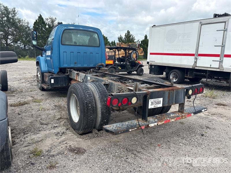 Chevrolet C7500 Cabins and interior