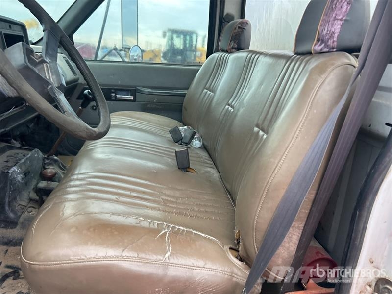 Chevrolet C7500 Поливальні машини