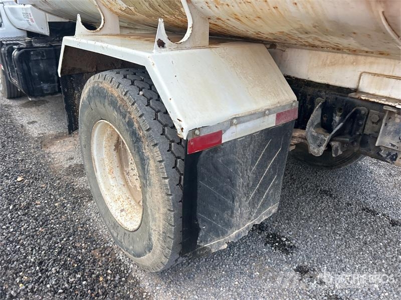 Chevrolet C7500 Поливальні машини