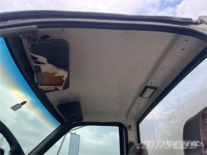 Chevrolet C7500 Поливальні машини