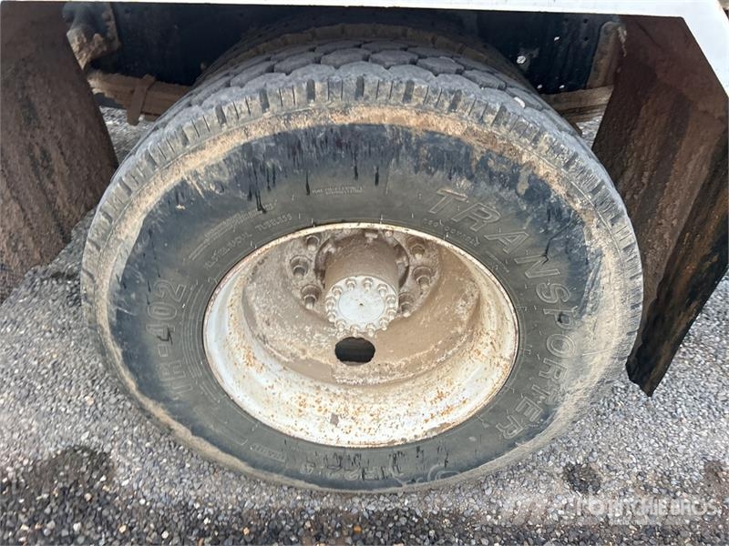 Chevrolet C7500 Поливальні машини