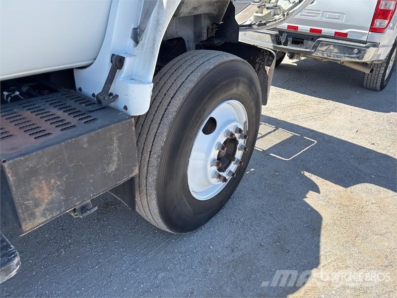 Chevrolet C7500 Saug- und Druckwagen