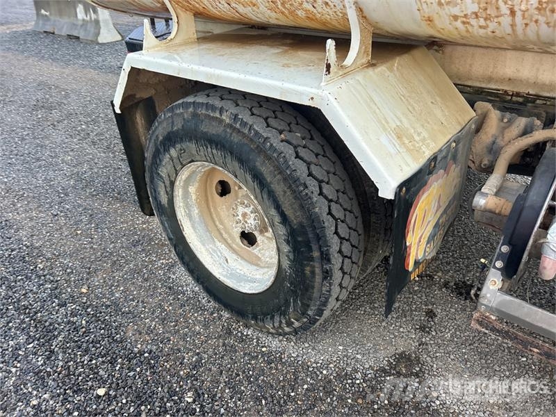 Chevrolet C7500 Поливальні машини