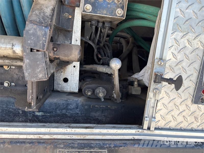 Chevrolet C7500 Saug- und Druckwagen