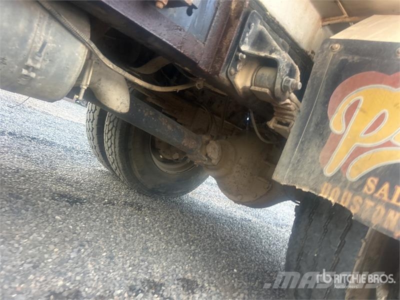 Chevrolet C7500 Поливальні машини