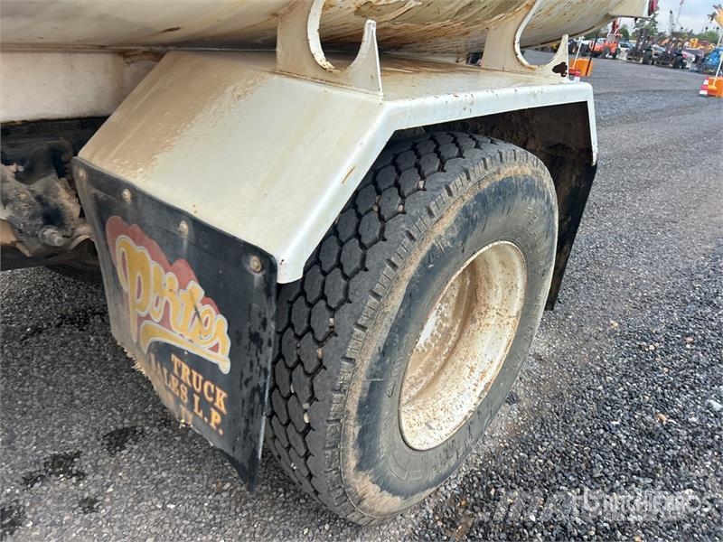 Chevrolet C7500 Поливальні машини