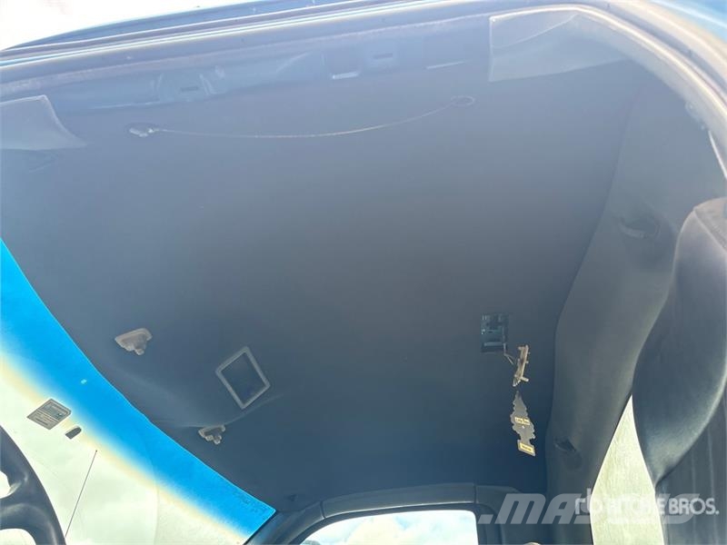 Chevrolet C7500 Cabins and interior